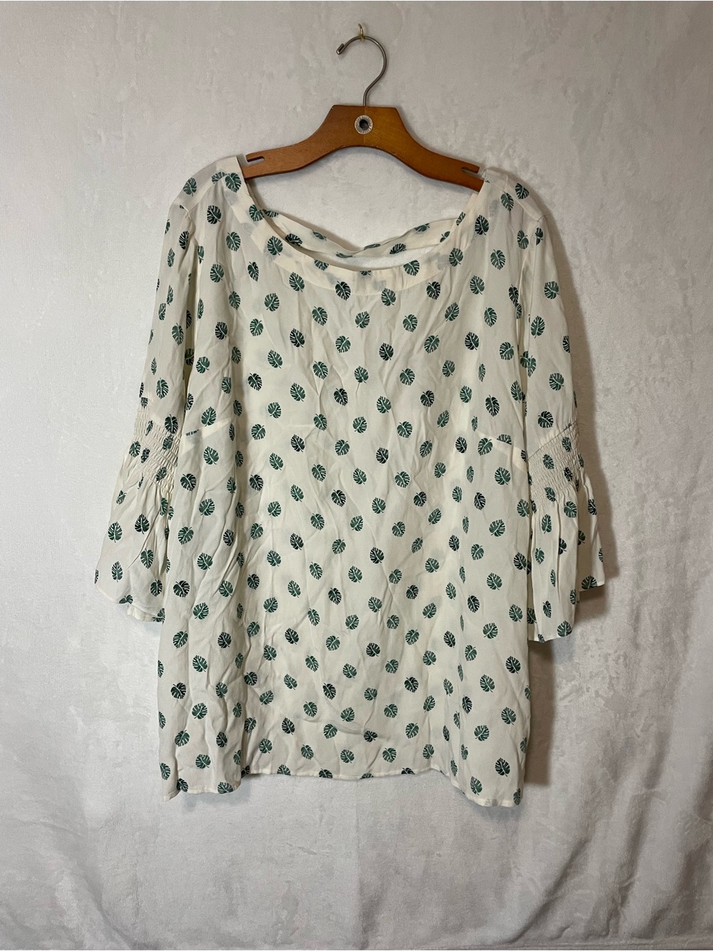 LOFT Plus (20) White Blouse with Green Leaf Print